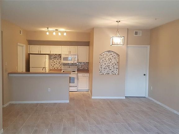3rd image of 5524 Metrowest Blvd APT 106