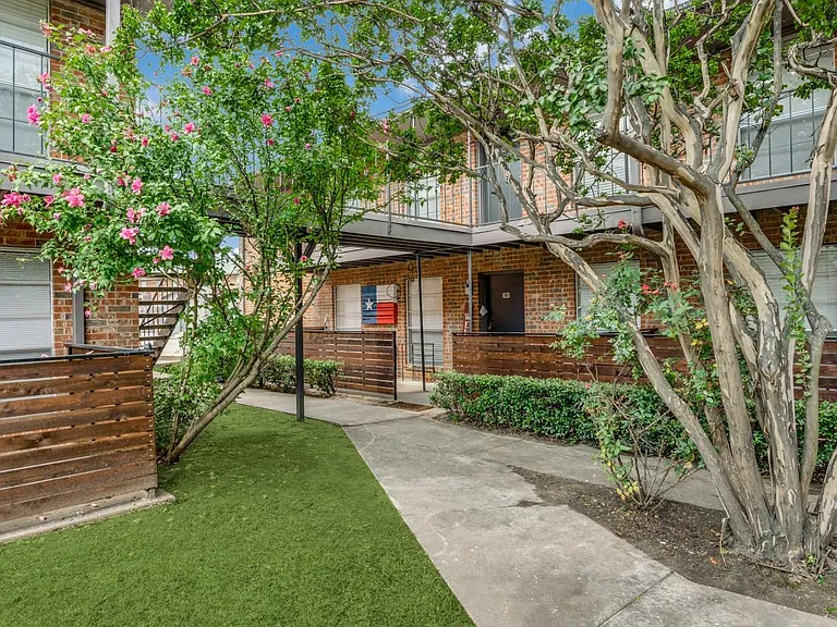 Highland Terrace — Photo 8