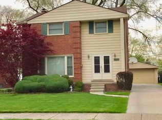 18307 Spring Ct N, Fraser, MI 48026