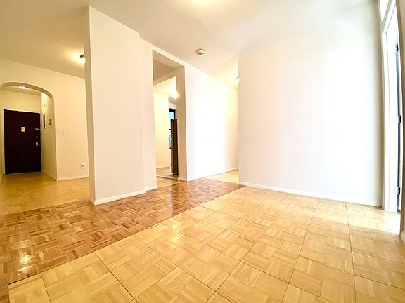 3rd image of 2 Pinehurst Ave #1CC