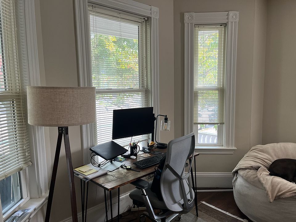 Bay window looking out to Willoe Ave with great lighting