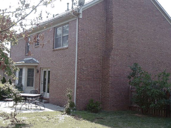 3rd image of 4304 Palmetto Ct