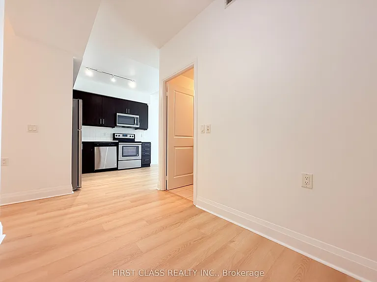 15 Zorra St #606 — Photo 7