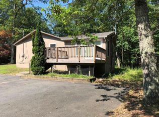 103 E Maheli Dr, Dingmans Ferry, PA 18328