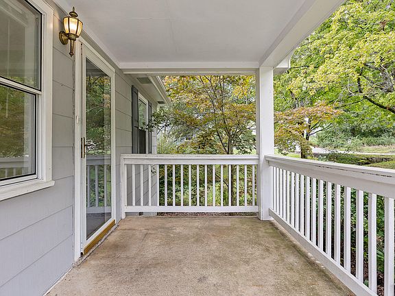 5th image of 3860 Fairfax Dr