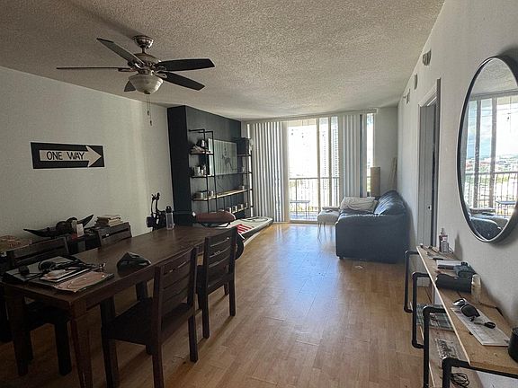 3rd image of 1750 N Bayshore Dr APT 2611