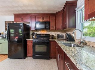 8 Bluff Ave, Warwick, RI 02889