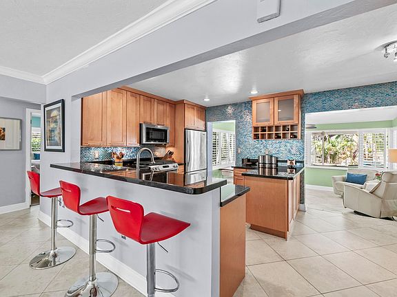 5th image of 1815 N Victoria Park Road