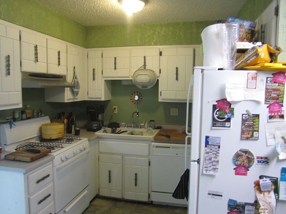2nd image of 850 Utica St