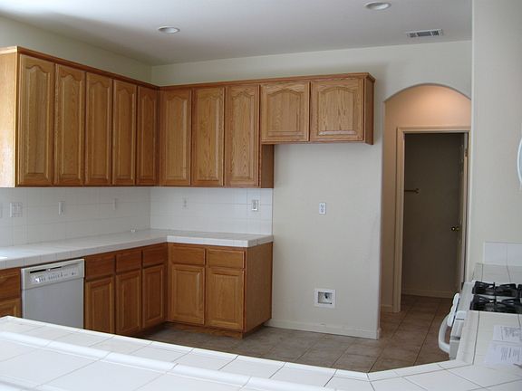 3rd image of 1074 Woodcrest Ct