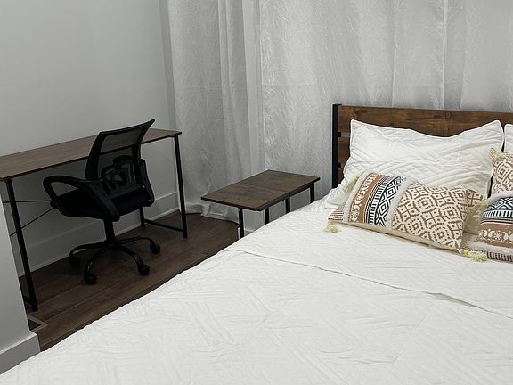 3rd image of 3823 Lancaster Ave #1A