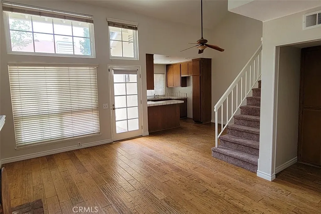 2 bed, 2.5 bath, 1009 sqft, $3,100 — Photo 2