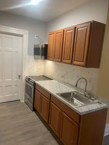 805 Park Ave #1R Photo 1