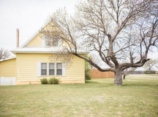 300 Alamo St, Claude, TX 79019