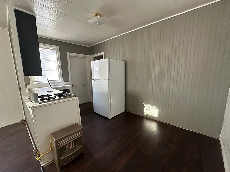 311 Webster Ave — Photo 3