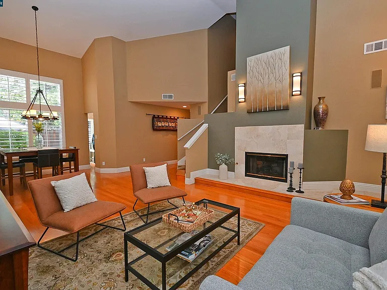 122 Tivoli Ln — Photo 4