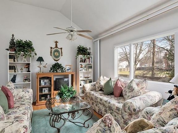 5th image of 48 Distler Ave