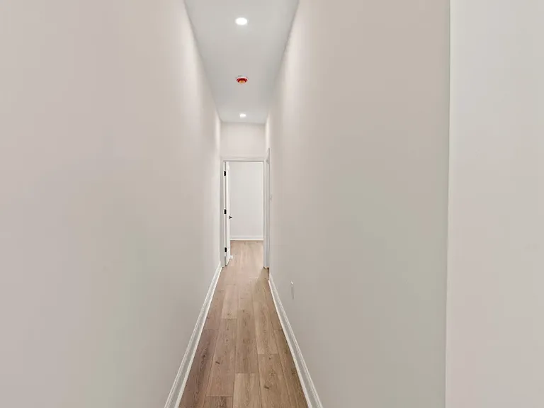 2921 W Oxford St — Photo 17