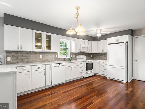 4th image of 602 Lorient Dr