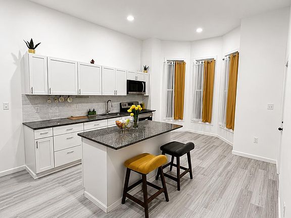 3rd image of 518 Forest Ave