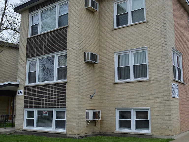 237 N Wood Dale Rd #C — Photo 1