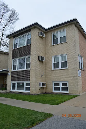 237 N Wood Dale Rd #C Photo 1