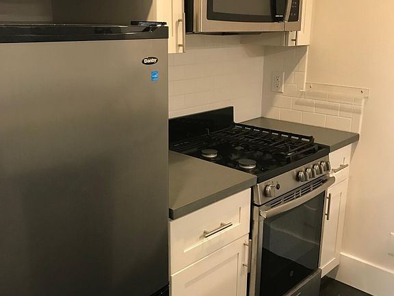4th image of 3110 Clay St #8
