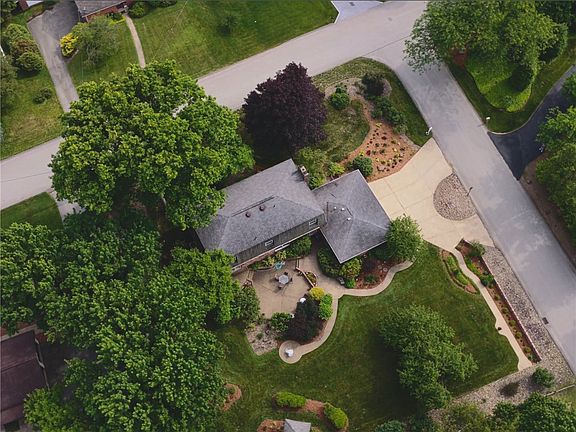 2nd image of 25 Pine Crest Dr