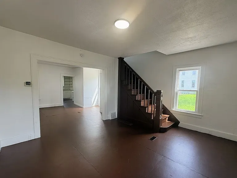 724 S Linden Ave — Photo 3