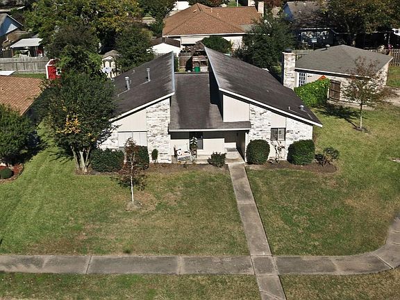 3rd image of 4813 Yellowstone Dr
