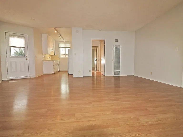 1834 Mission Ave — Photo 3