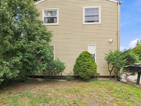 5th image of 13200 Mercier St