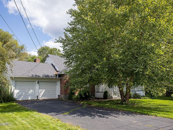 4th image of 139 Mountain Dr