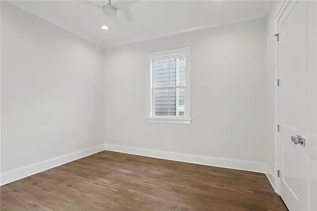9215 S Claiborne Ave — Photo 15