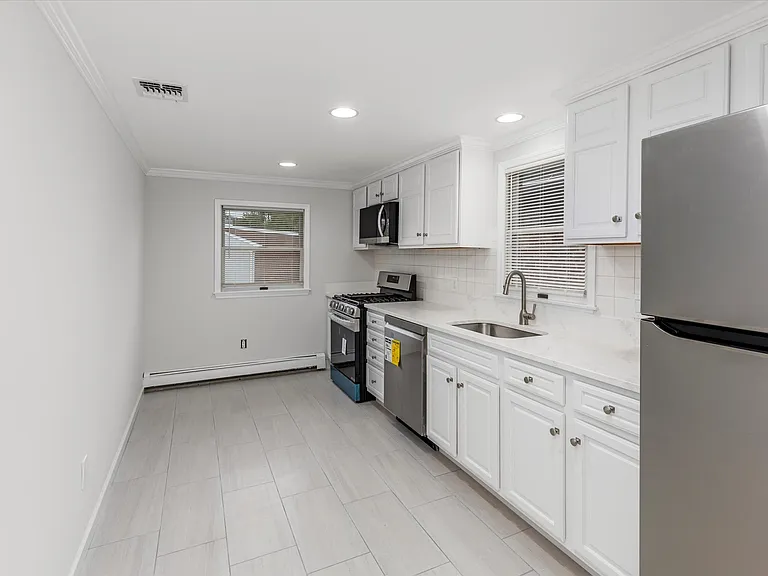 4 Coppola St #2 — Photo 4