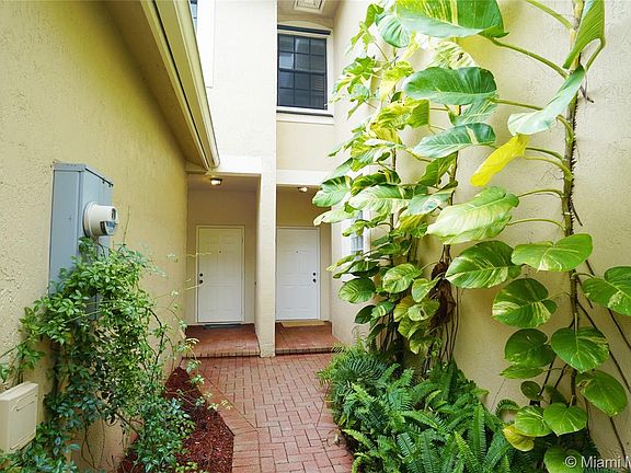3rd image of 4304 Vineyard Cir #5