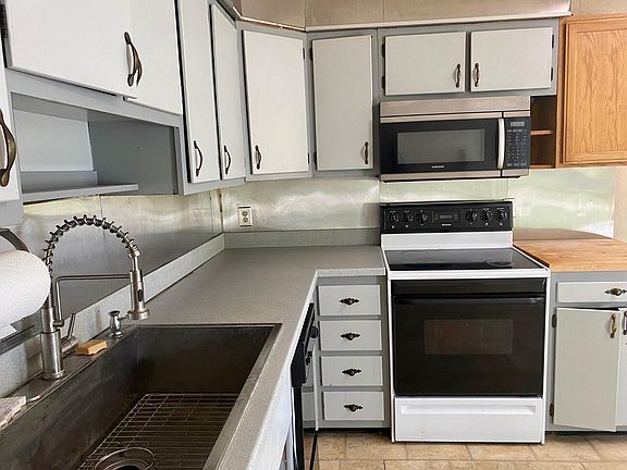 5th image of 37 Wymer Ave SW