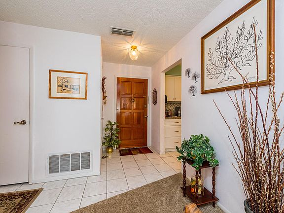3rd image of 100 Highlands Dr