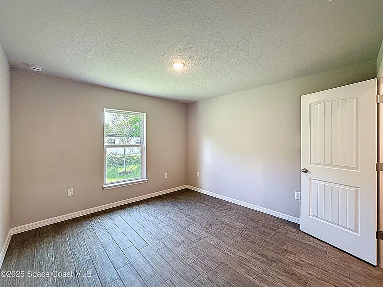 144 Roosevelt St — Photo 20