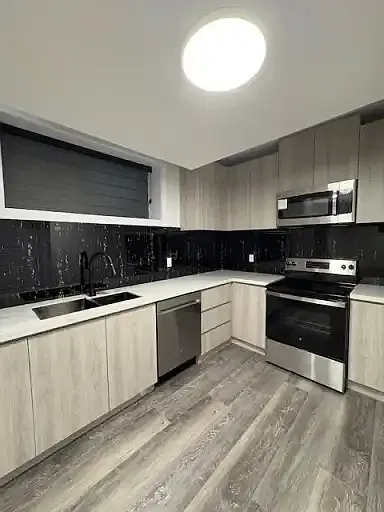 1 bed, 1.0 bath, 875 sqft, $1,300 — Photo 2