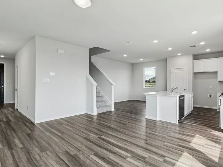 1328 Middlebrooks Dr — Photo 2