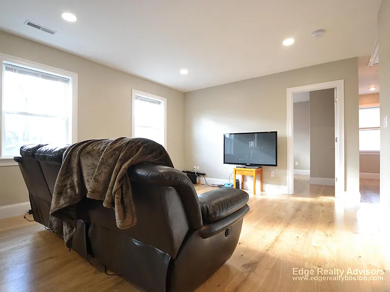 47 Francis St #3 — Photo 12