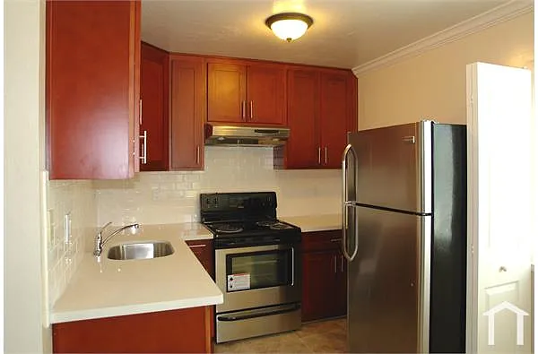 Building Photo - 3017 Pleitner Ave #D