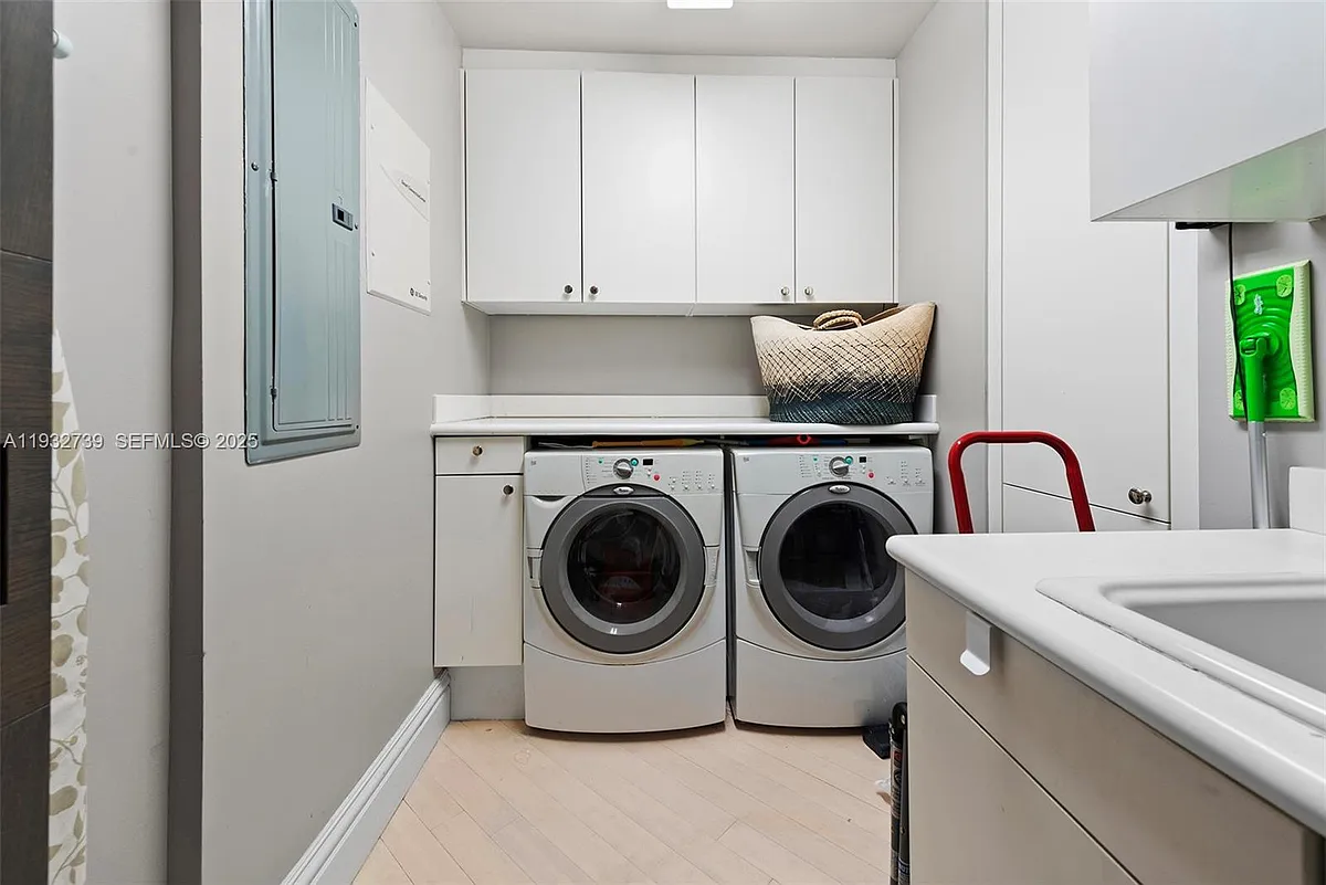 Building Photo - 10295 Collins Ave #1709