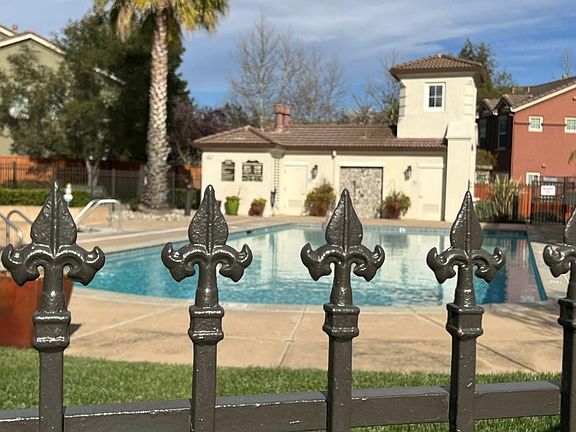 Community Pool for Vestrella