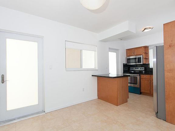 4th image of 1420 Pennsylvania Ave APT 403