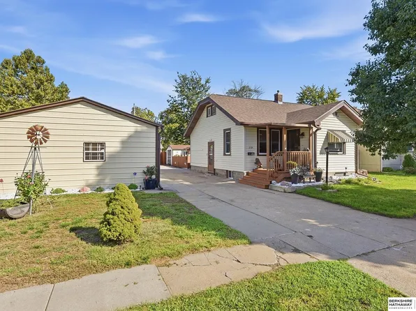 205 S 28th St, Council Bluffs, IA 51501