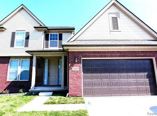 2951 Andlaur Dr, Rochester Hills, MI 48307