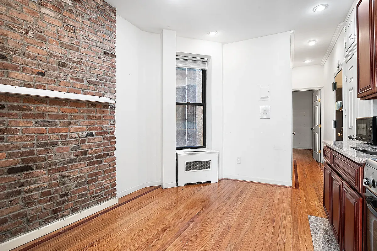 Building Photo - 144 Sullivan St #8
