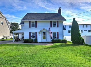 8 Crest Pl, Milford, CT 06460